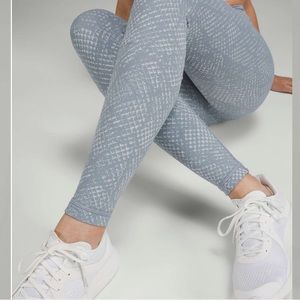 652. Lululemon athletica Wunder under HR 28” Luxtreme Chambray Starlight 2 NWT